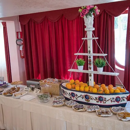 Assinos Palace Джардини-Наксос