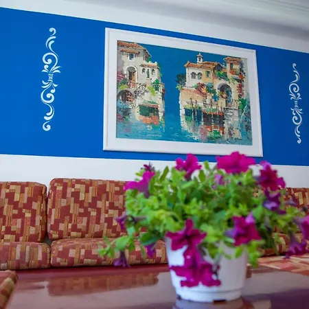 Assinos Palace جيارديني ناكسوس