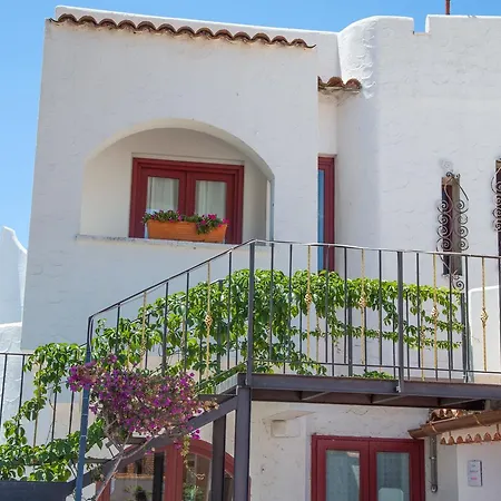 Assinos Palace جيارديني ناكسوس