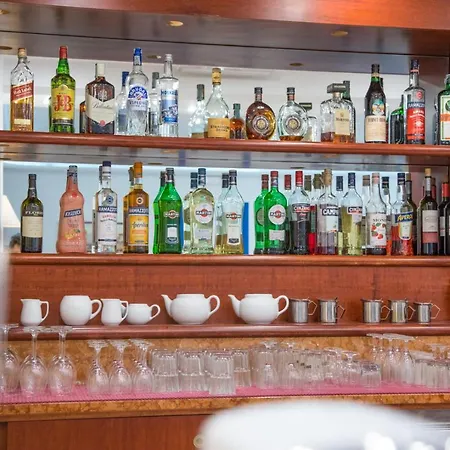 Отель Assinos Palace Джардини-Наксос