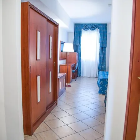 Отель Assinos Palace Джардини-Наксос