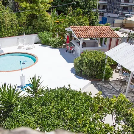 Отель Assinos Palace Джардини-Наксос